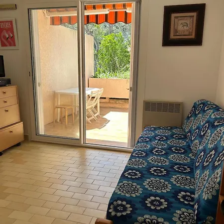 Bright Apartment, 5-minute Walk To Apartamento