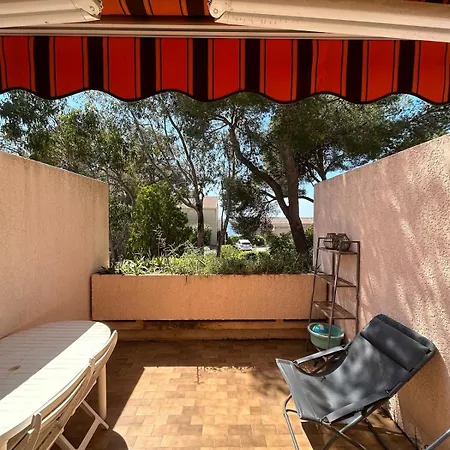 Apartamento Bright Apartment, 5-minute Walk To Hyères