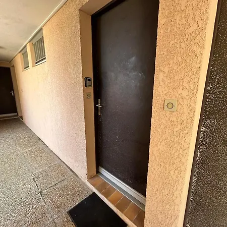 Bright Apartment, 5-minute Walk To